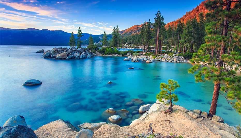 Vista de Sand Harbor en Lake Tahoe, Nevada.