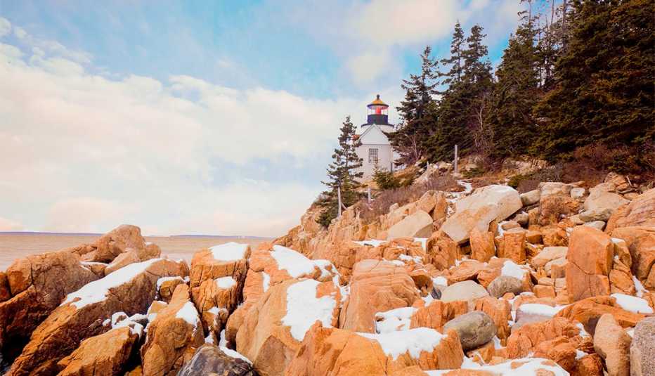 Faro de Bass Harbor ubicado dentro del Parque Nacional Acadia