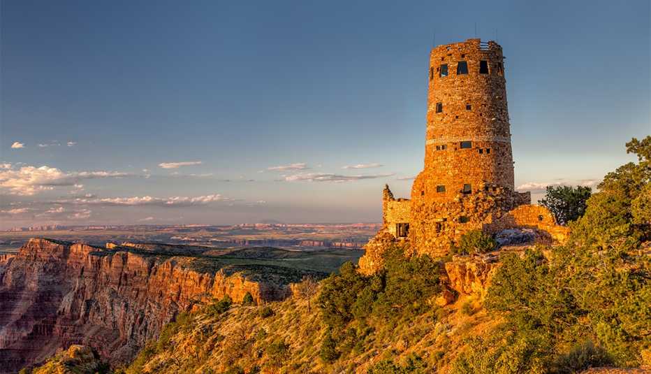 Torre, observatorio en el Gran Cañón a lo largo del borde sur