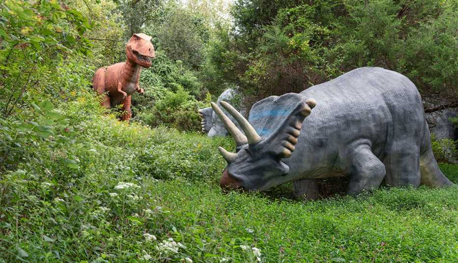 Réplica de dos dinosaurios en Dinosaur World