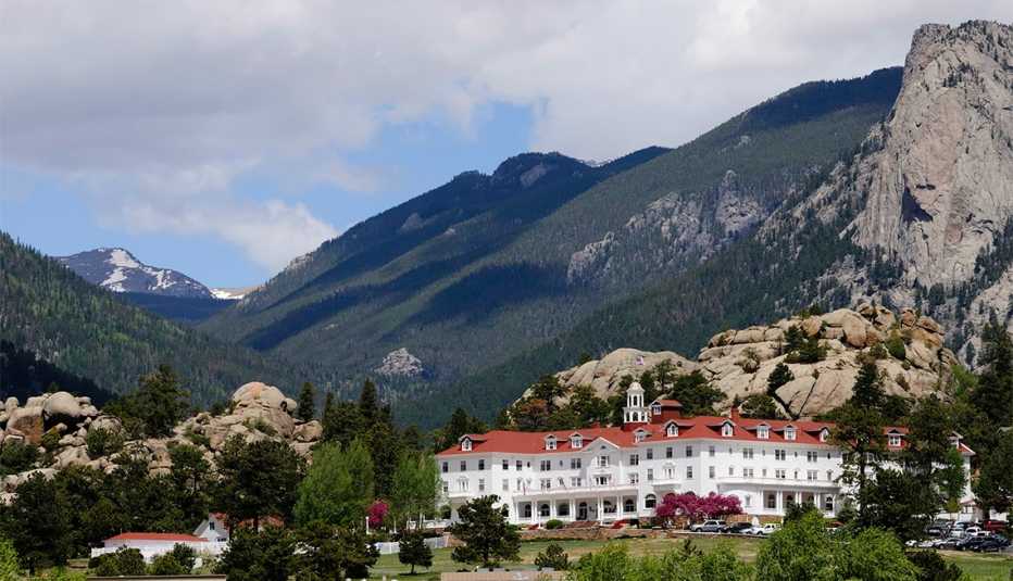 El famoso hotel Stanley en las Montañas Rocosas de Colorado.