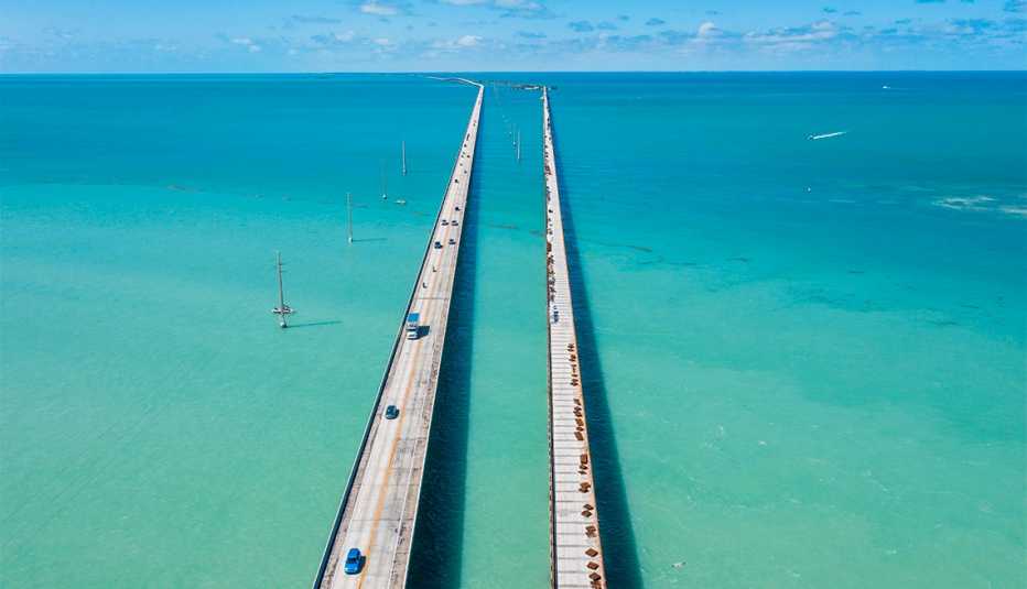 Vista aérea de la vía a los cayos de la Florida Coastal Highway