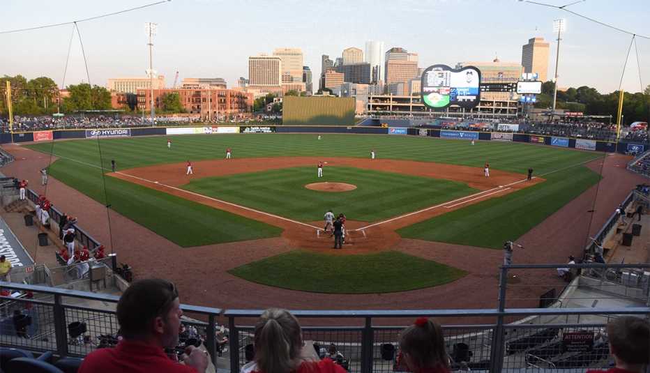Panorámica del campo de béisbol de un estadio