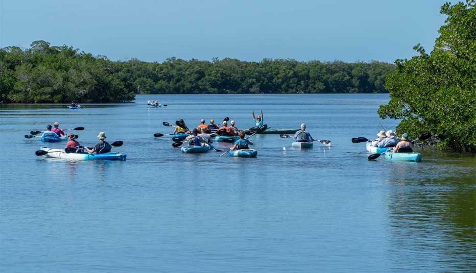 Grupo de kayakistas