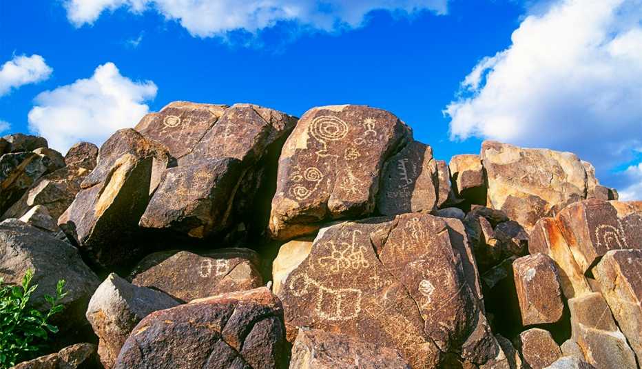 Petroglifos de los indios Hohokam hechos sobre unas rocas