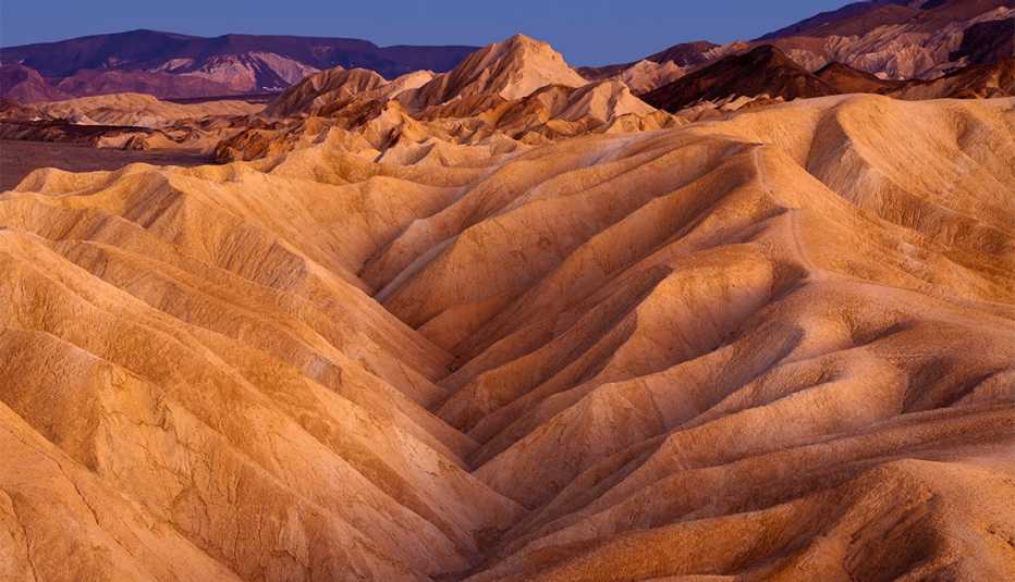 Crepúsculo sobre Zabriskie Point, Parque Nacional Death Valley