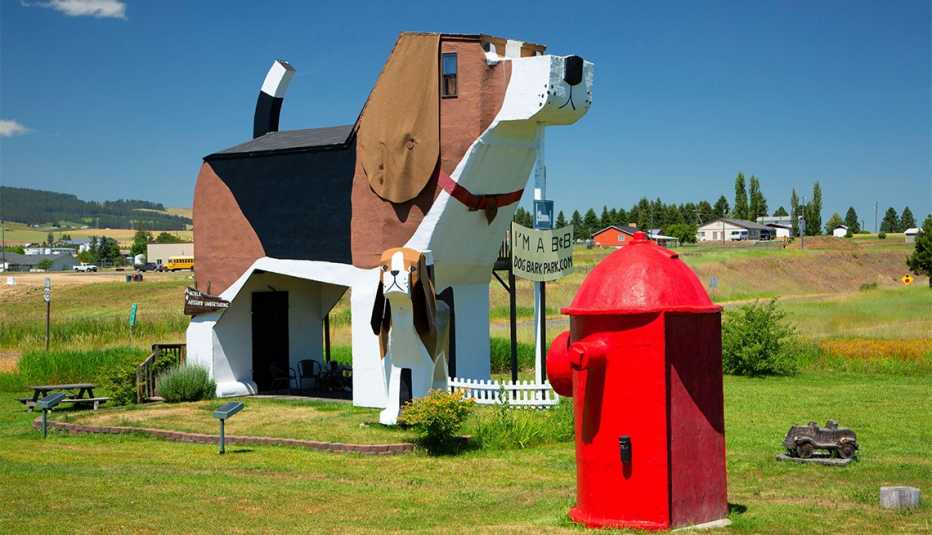 Escultura de un perro Beagle
