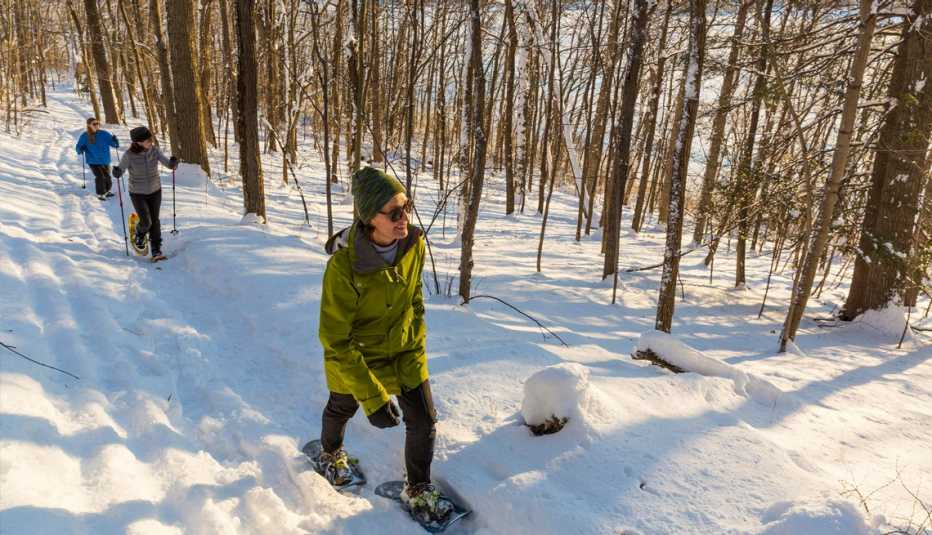 Excursionistas en la nieve