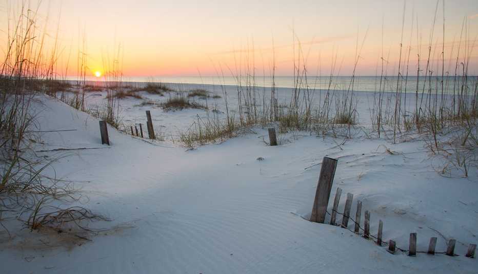 Salida del sol en Gulf Shores, Alabama