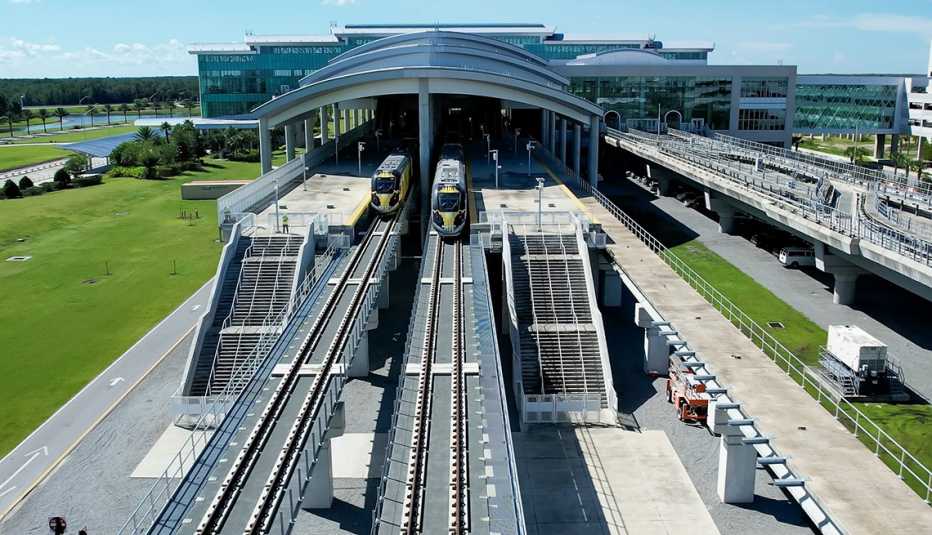 El servicio de tren Brightline ha llegado recientemente a Orlando, Florida