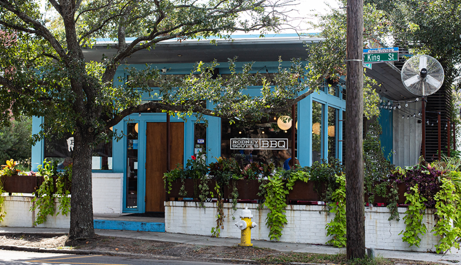 Fachada del restaurante Whole Hog BBQ