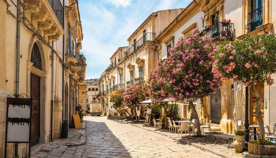 photo a a cobblestone street in italy 