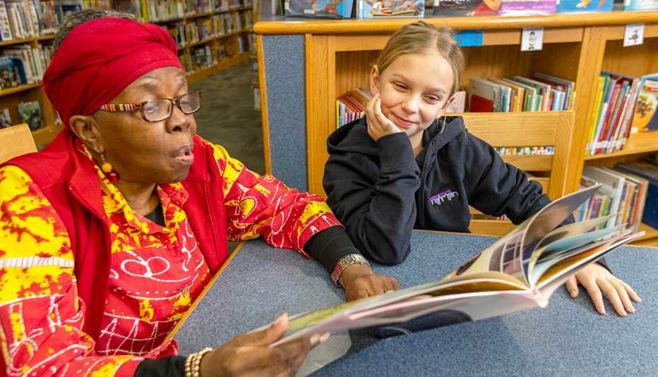Karima Amin, an AARP Foundation Experience Corps volunteer tutor with Ky’leigh Kulczyk, student at Southside Elementary School in Buffalo, NY.