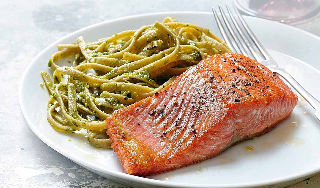 Recipe: How to Make Seared Salmon with Pesto Fettuccine