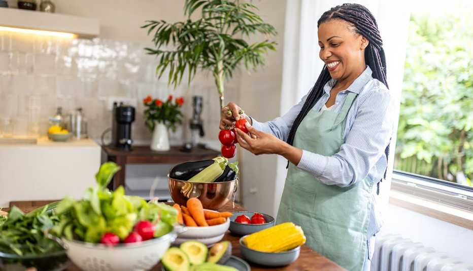 Portrait of woman preparing meal in the kitchen
