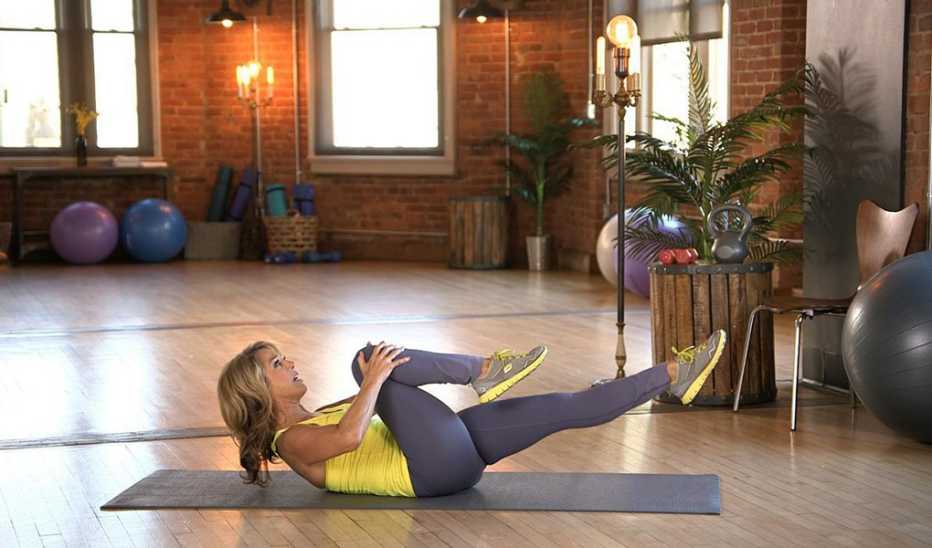 Denise Austin demonstrating a bicycle exercise