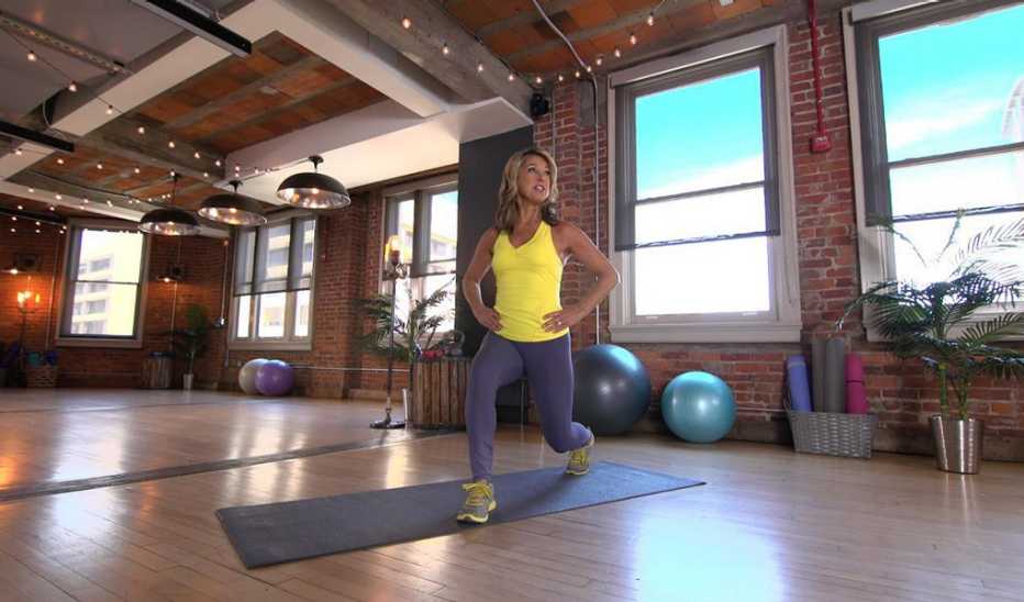 Denise Austin demonstrating lunges