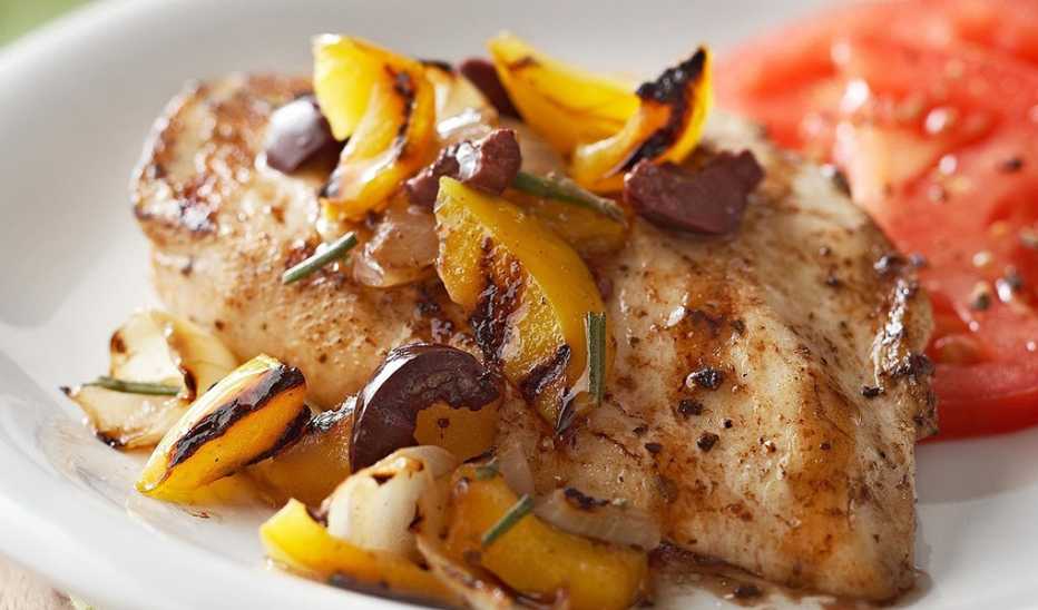 Chicken with yellow pepper-olive salsa A close-up view of chicken with yellow pepper-olive salsa on a plate