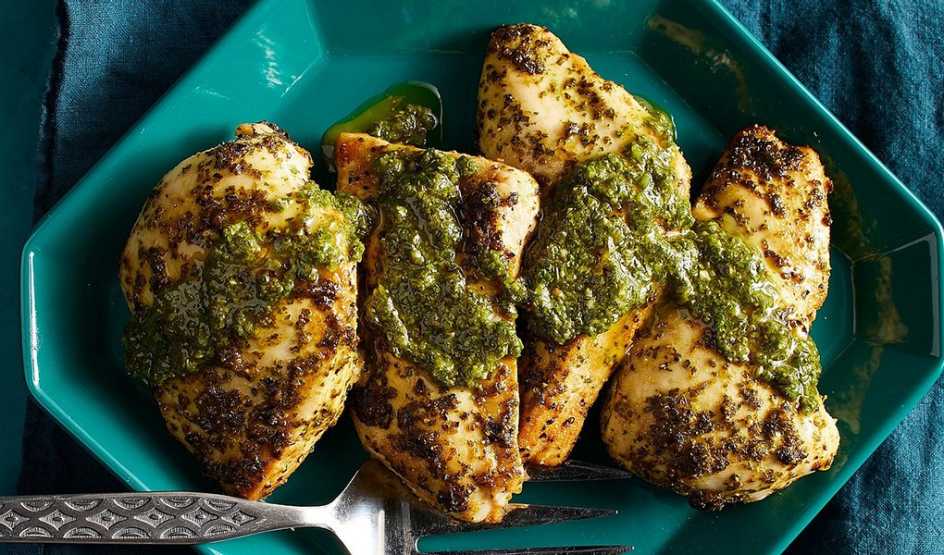 Chimichurri chicken recipe A close-up view of chimichurri chickens on a plate