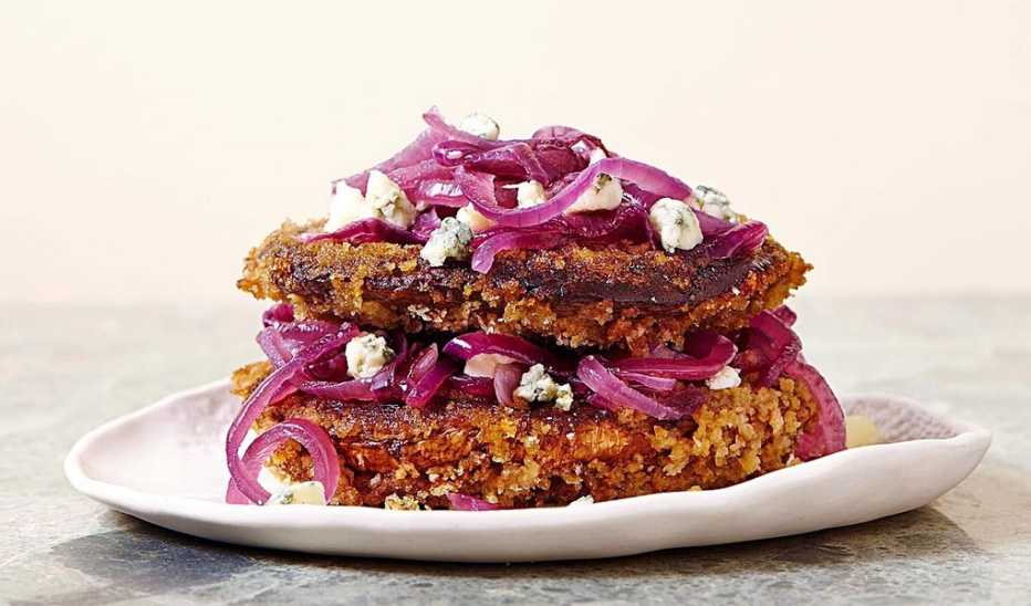 Crispy portobello with caramelized onion and blue cheese A close-up view of crispy portobello with caramelized onion and blue cheese on a plate