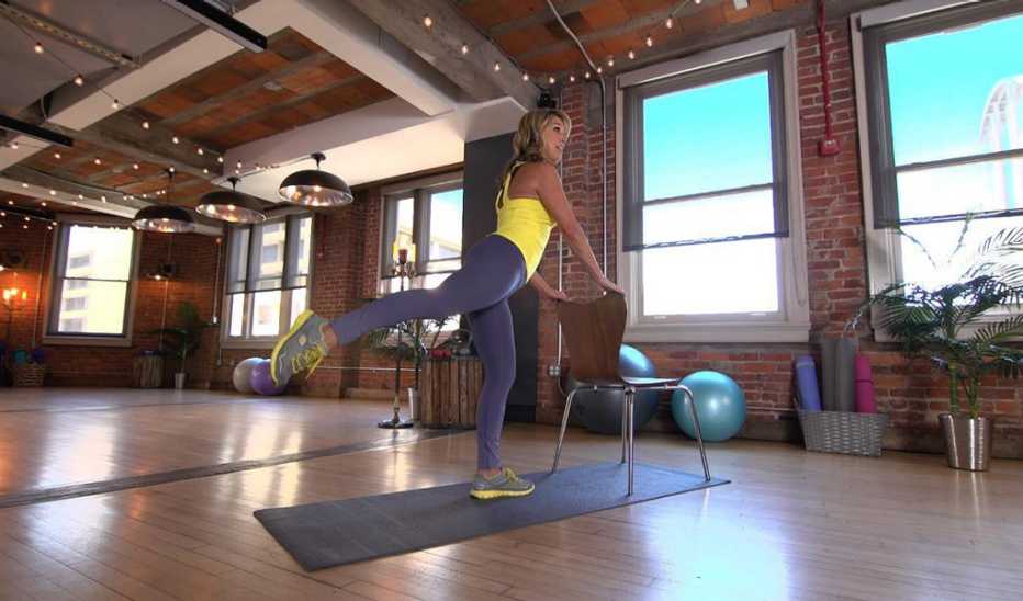 Denise Austin demonstrating leg lifts